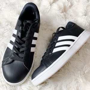 Adidas Advantage Women’s Casual Sneaker